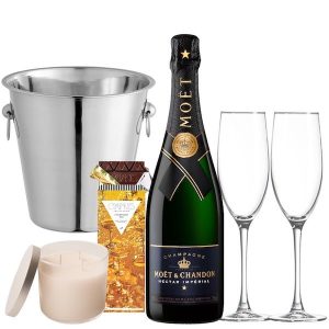 Moët & Chandon Champagne Romantic Gift Set - Image 1